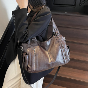 Sac à bandoulière en PU grande taille, couleur unie, texture simple, imperméable, avec fermeture éclair, pour femmes, vente en gros - Product Image 3