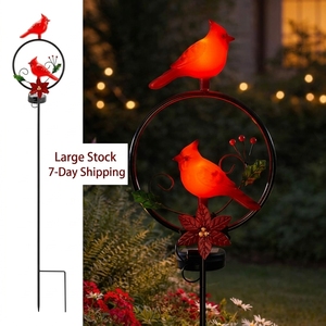 Décorations solaires de jardin en forme de cardinal rouge, figurines à piquer, décorations commémoratives de Noël pour la cour, le patio, la véranda, le chemin, la pelouse - Product Image 1