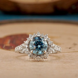 แหวนเพชรเครื่องประดับชั้นสูง ออกแบบมาเพื่อสะท้อนความหรูหรา สง่างาม และมีความงามเหนือกาลเวลา ด้วยเพชรคุณภาพพรีเมียม - Product Image 3