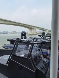 Zelfstabiliserende Gyroscoop, Lange Afstand Bewakingscamera Met Sferische Draaitafel Aan Boord In Het Zeegebied