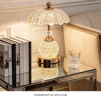 Lampe de table en verre cristal de luxe, lampe de chevet à 3 couleurs réglables, élégante lampe de bureau dorée pour la décoration de la chambre à coucher et du salon