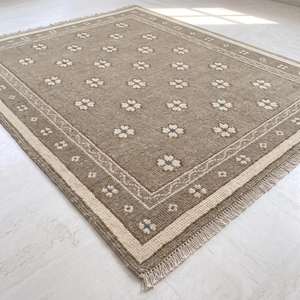 Alfombra de Lana Anudada a Mano de Lujo, Diseño Floral Minimalista, Alfombra Hecha a Mano de Tamaño Personalizado, Moderna y Contemporánea para Sala de Estar o Dormitorio - Product Image 2