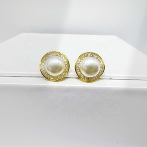 Boucles d'oreilles rondes vintage tendance en argent sterling 925, faites à la main, style coréen, délicates, pour femme, avec perles baroques en or 18 carats. - Product Image 5