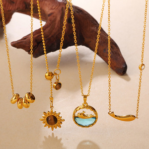 Collares con Colgante de Acero Inoxidable Chapado en Oro, Piedra Natural con Patrón de Sol, Luna y Mar, Joyería Unisex para Uso Diario - Product Image 1