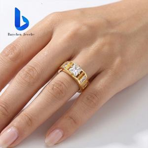 טבעת אירוסין לגבר יוקרתית מזהב מלא 18 קראט AU750 עם יהלום מעבדה VVS בחיתוך פרינסס, 4 ציפורניים, תכשיטים יוקרתיים בהתאמה אישית וסיטונאי - Product Image 6