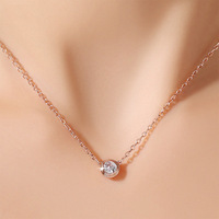Collier tendance en acier inoxydable avec pendentif cercle géométrique délicat en zircon CZ et chaîne serpent pour femme