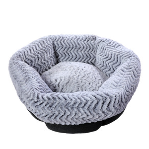Cama redonda a rayas para perros, de tela suave, tipo sofá, lavable a mano. - Product Image 5