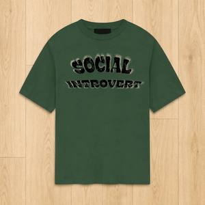 T-shirt pour homme personnalisé en gros, en coton épais, style Y2K Grunge, imprimé graphique vieilli, coupe ample, motif SOCIAL INTROVERT - Product Image 1