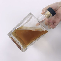 Vente en gros de bouteilles carrées personnalisées en verre 500ml 700ml 750ml Gin Spirit Whisky Vodka Bouteilles d'alcool en verre