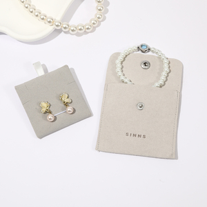 Pochette à bijoux en microfibre multicolores personnalisée avec bouton pression, sac enveloppe pour bagues, bracelets et colliers - Product Image 3