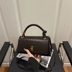 Bolso bandolera de hombro de alta gama con textura de PU y estampado de cocodrilo para mujer, estilo retro europeo, colección. - Product Image 6