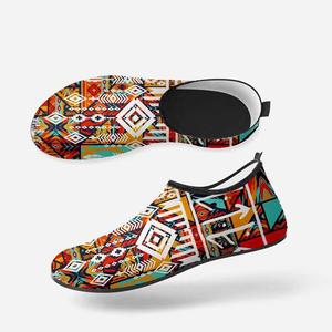 Zapatos de Agua Unisex con Punta Cerrada, Parte Superior Sintética, Suela de Goma Antideslizante, Forro de Malla para Playa y Verano, Entresuela de EVA - Product Image 1