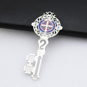 Colgador <span class=keywords><strong>de</strong></span> puerta <span class=keywords><strong>de</strong></span> estilo religioso con llave <span class=keywords><strong>de</strong></span> <span class=keywords><strong>San</strong></span> <span class=keywords><strong>Benito</strong></span> <span class=keywords><strong>de</strong></span> 12,3 cm, colgante <span class=keywords><strong>de</strong></span> <span class=keywords><strong>medalla</strong></span> <span class=keywords><strong>de</strong></span> protección <span class=keywords><strong>de</strong></span> bendición, joyería <span class=keywords><strong>de</strong></span> aleación para niños, piedra principal <span class=keywords><strong>de</strong></span> ópalo DIY - Product Image 3