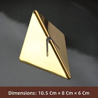 Support de menu triangulaire moderne en acier inoxydable poli miroir avec base lestée, pince pour panneau, présentoir de cartes pour buffet et restaurant 1