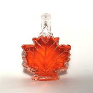 Vente en gros Échantillon gratuit de bouteilles de spiritueux en forme de feuille d'érable Bouteille en verre d'alcool 50ml 100ml 500ml directement fournie par le fabricant - Product Image 4