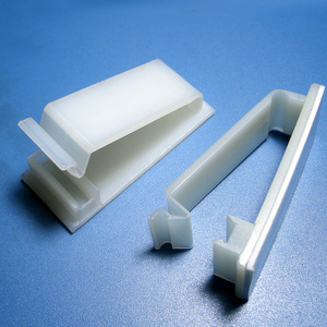 Clips de gestion de câbles plats à adhésif renforcé pour une organisation sécurisée des fils dans les environnements industriels et de bureau - Product Image 3