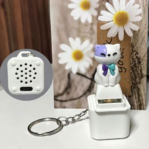 Porte-clés lumineux LED en forme de chat mignon et kawaii pour la décoration de sac à dos - Product Image 2