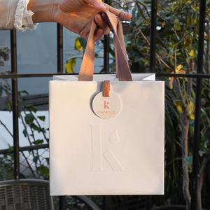 Bolsa de Compras de Alta Calidad con Logotipo Personalizado, Bolsa de Regalo para Boutique de Ropa, Bolsa de Papel Comercial con Logotipo Grabado e Impreso, con Etiqueta Colgante - Product Image 5