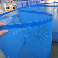 Voedselveilige polyester gaas transportband voor voedselverwerking, groente- en fruitwassing, FDA goedgekeurd, ademend ontwerp met drainage.
