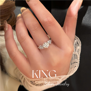 Anillo de diamantes King Silver Jewelry, plata de ley S925, corte brillante redondo, anillo de boda para mujer - Product Image 3