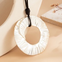 Collier pendentif minimaliste grand disque creux martelé pour femme, style vintage, accessoire de bijouterie pour usage quotidien