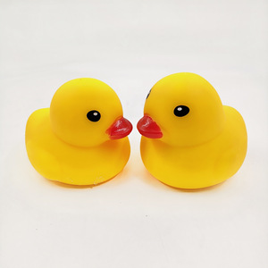 Lindo Pato Amarillo de Juguete Blandito de Rebote Lento, Animal Suave para Apretar, Juguete Adorable de Pato para Regalos de Cumpleaños, Caja Sorpresa - Product Image 4