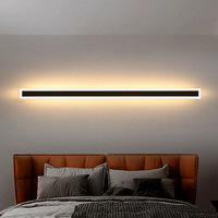 Applique murale extérieure moderne en acier nordique IP65 LED linéaire décoratif longue bande lumière conception acrylique