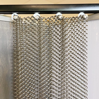 Voilage décoratif en maille tissée en acier inoxydable pour plafond, idéal pour cloisons de séparation dans les hôtels et restaurants, résistant à la corrosion