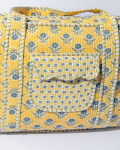 Bolsos tote acolchados con estampado a mano. 100% Algodón, Ropa de Algodón para Vadear. Sostenible. Se puede personalizar. Cierre de cremallera. - Product Image 4