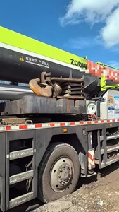 Grue ZOOMLION ZTC1100V7 110T d'occasion avec composants essentiels (moteur, pompe, moteur électrique) pour travaux de construction lourds - Product Image 4