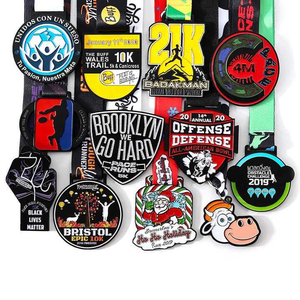 Medalla Deportiva Coleccionable Personalizada de Aleación de Zinc Dorada 5k 10K 21K, Fundida a Presión, Impresa con Letras en Relieve, Forma Personalizada, Recuerdo de Maratón - Product Image 2