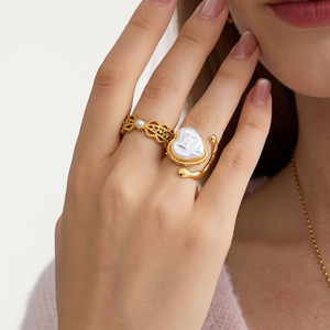 Anillo de Perlas en Forma de Corazón con Engaste de Bisel Chapado en Oro, Joyería para Uso Diario de Mujer - Product Image 2