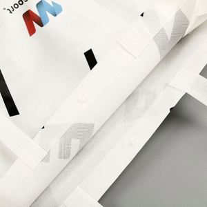 Bolsa de Compras Personalizada con Corte en U, de RPET, PET, PP Laminado, No Tejida, para Regalos, Camisetas y Ropa - Product Image 4