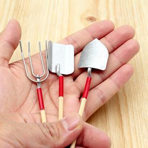 Outils de jardinage <span class=keywords><strong>pour</strong></span> plantes succulentes, ensemble de trois pièces <span class=keywords><strong>pour</strong></span> maison de poupée, pelle en fer, râteau en fer, <span class=keywords><strong>accessoires</strong></span> <span class=keywords><strong>miniatures</strong></span> - Product Image 1