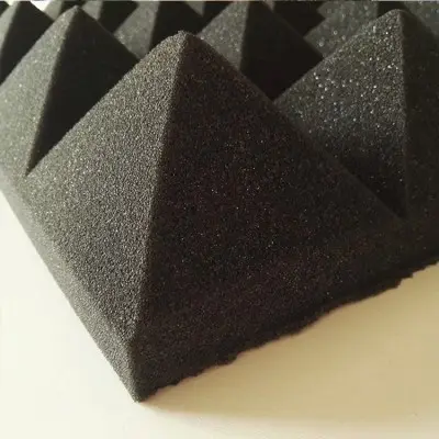 Forma piramidale in spugna insonorizzante in schiuma acustica di fabbrica facile installazione per la sala musicale KTV Studio