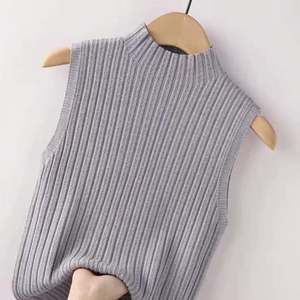 I-0669 Top sans manches rétro chic pour femmes, vente chaude, été, décontracté, rayé, tricoté, veste courte, col demi-haut, design large - Product Image 2