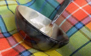 Cuenco de cuerno hecho a mano de alta calidad, diseño elegante, juego de tazas de cuchara ecológicas pulidas para uso diario, servir sopa, ensaladas, postres - Product Image 2