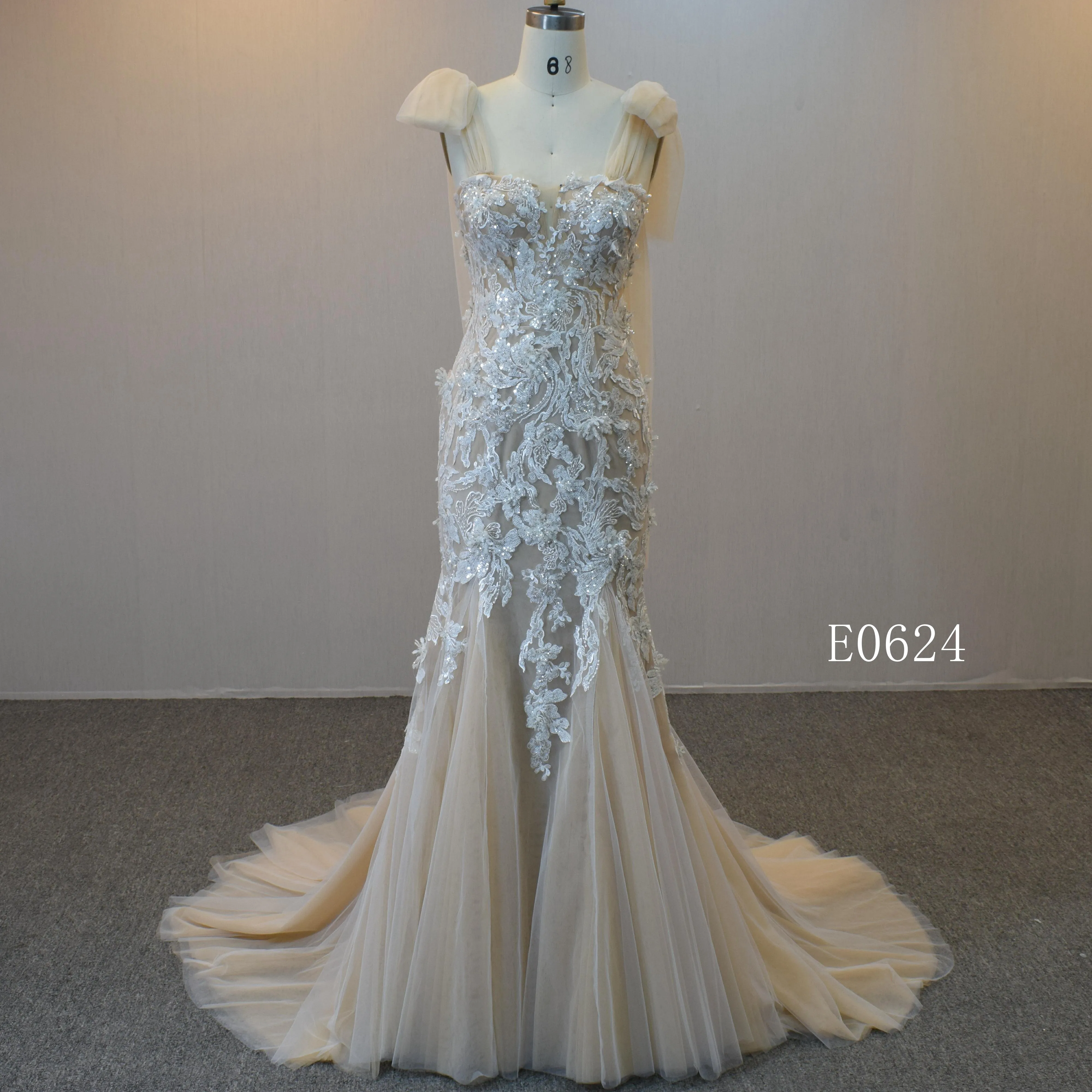 Champagne Sweetheart Mermaid bridal gown lace beading wedding dress with Special Style