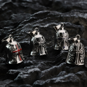 จี้กระดิ่งสแตนเลสสไตล์เรโทรพร้อมดีไซน์กากบาทอีพ็อกซี่สำหรับเป็นของขวัญเครื่องประดับสไตล์มอเตอร์ไซค์ - Product Image 1