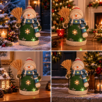 Figurine de bonhomme de neige lumineuse de Noël avec balai et écharpe, décoration de table pour les fêtes d'hiver, ornement LED pour la décoration de fête à la maison