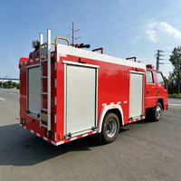 Nouveau camion-citerne à eau diesel de petite taille 7001-10000L 2 tonnes, camion de pompiers de secours d'urgence JMC à double cabine pour caserne de pompiers