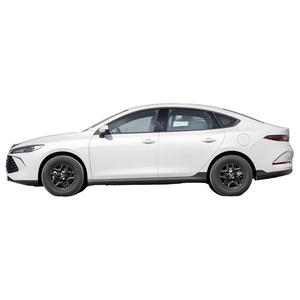 BYD Qin PLUS DM-i 2026, Vehículo Híbrido Enchufable (PHEV) con 128 km de Autonomía, Motor de 300 kW, Batería de 110 kWh, Color Gris/Blanco, Disponible en Stock - Product Image 4