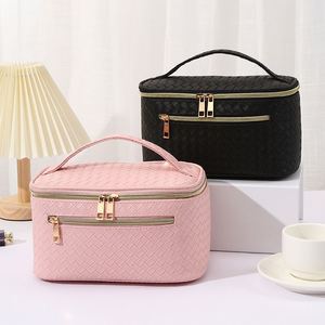 Custom Portable Cosmetic <b>Bag</b> with Zipper Closure for Women - Product Image 3