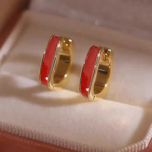 Pendientes Huggie E4765 Chapados en Oro Blanco con Incrustaciones de Concha, Diseño Geométrico Minimalista, Unisex, para Uso Diario - Product Image 4