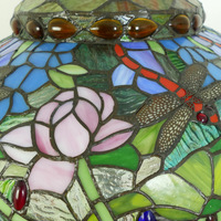 Lampe de table à dôme en verre teinté, alimentée par secteur, avec base paon, idéale pour la lecture sur table de chevet