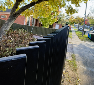 Valla Vertical de Aluminio Pulido Tipo Australiano Moderno, Venta Caliente de Fábrica, Fácil Montaje, Diseño 3D para Jardines con Recubrimiento en Polvo - Product Image 1