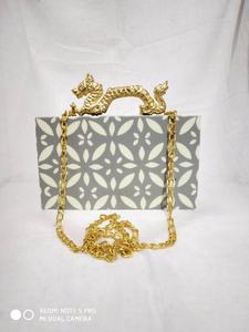 Dernier modèle de sac de soirée en bois à double poignée en résine Accessoires de mode perlés pour femmes à la mode - Product Image 2