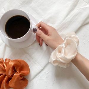 Vente en gros de chouchous en satin de soie élastiques de 12 cm pour femmes et filles, grandes tailles, couleur unie, accessoires capillaires élégants - Product Image 2