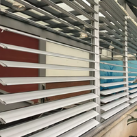 Volets de ventilation horizontaux motorisés modernes pour extérieur, en aluminium, personnalisables et réglables avec télécommande pour fenêtre