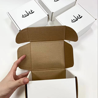 Boîtes d'expédition en papier recyclé écologiques personnalisées avec logo sur mesure pour l'emballage des chaussettes, biodégradables et recyclables